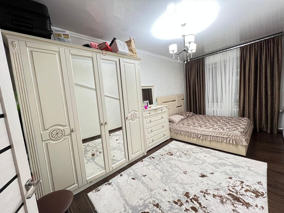 Стенка, комод, кровать