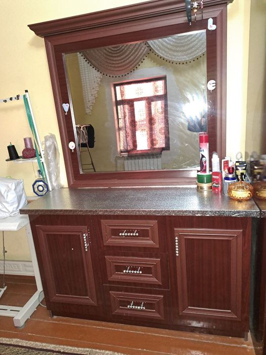 Спальни гарнитур сотилади