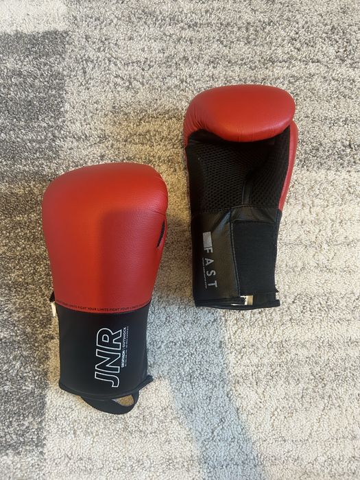 Mănuși box Decathlon 6 oz – stare bună