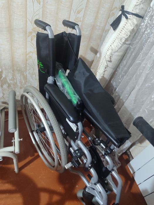Продам коляску,, ходунки, горшок