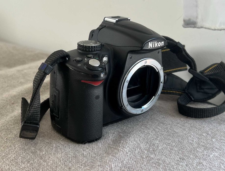 Aparat foto DSLR Nikon D5000 body, funcțional, fără accesorii