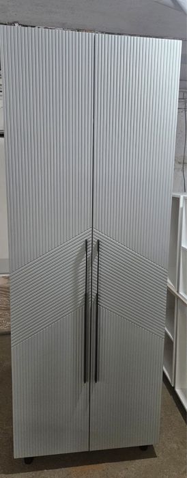 Шкаф новый 2х дверный