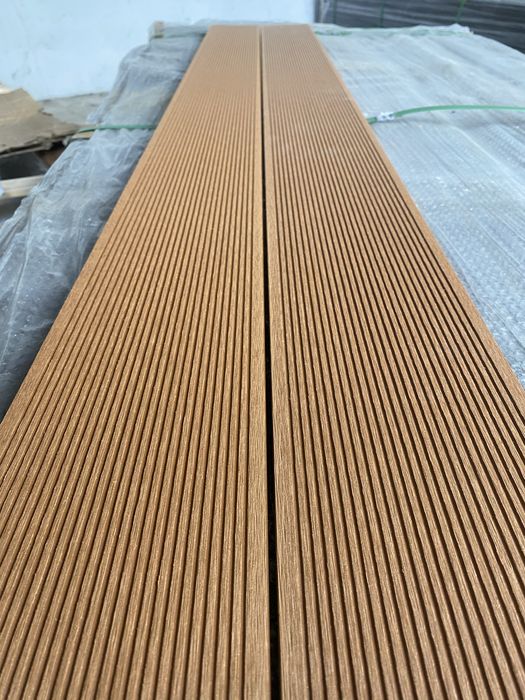 WPC композитен декинг. Дъски за настилка, облицовки и огради