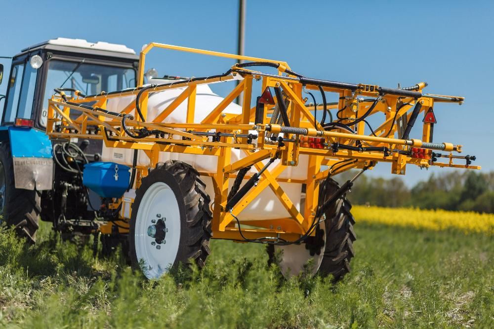 Опрыскиватель ОПК-2000-18 прицепной