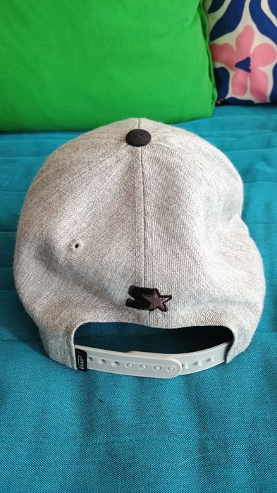 Продавам скейт шапка Vans