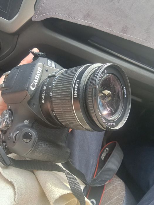Продам фотоаппарат кенон  EOS 2000D