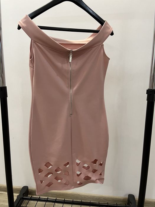 Рокля с паднали ръкави