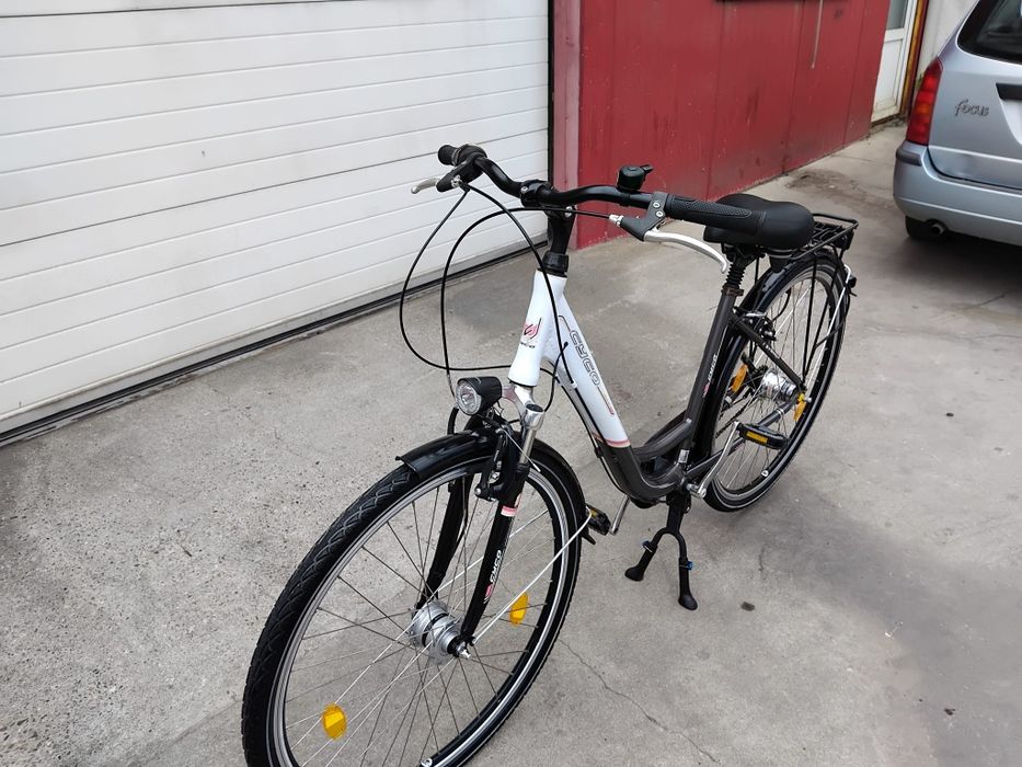 Vând bicicleta din aluminiu pentru damă