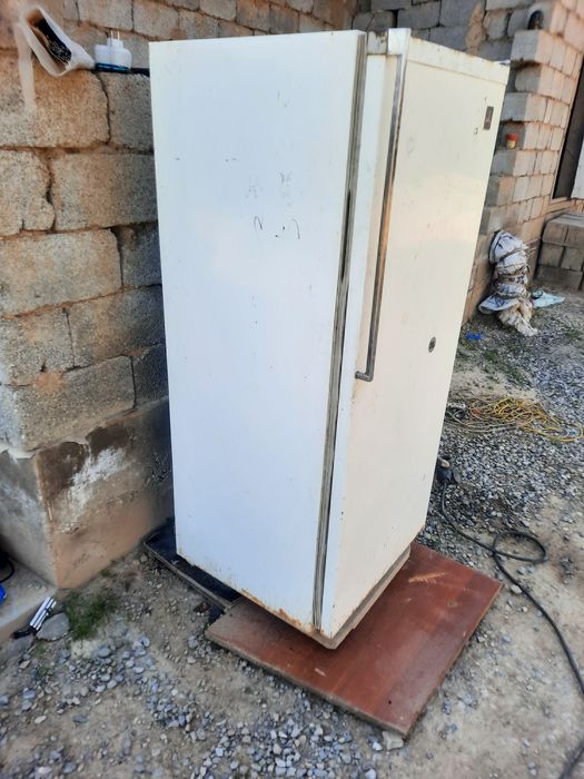 Холодильник для кухни