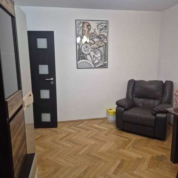 Apartament 3 camere decomandat etaj 1 Astra, AC
