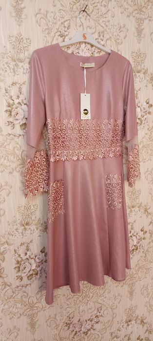 Продаётся платье женское