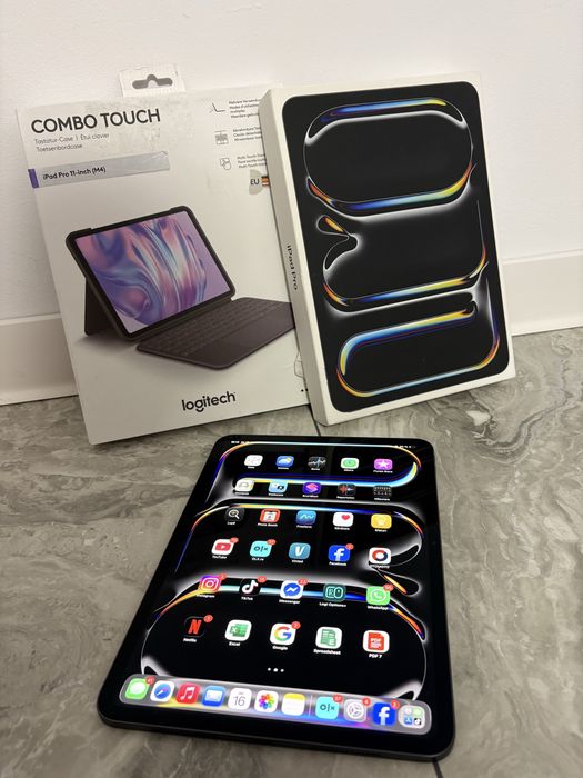 iPad Pro M4 11” 256gb + tastatura Combo Logitech 100% baterie !