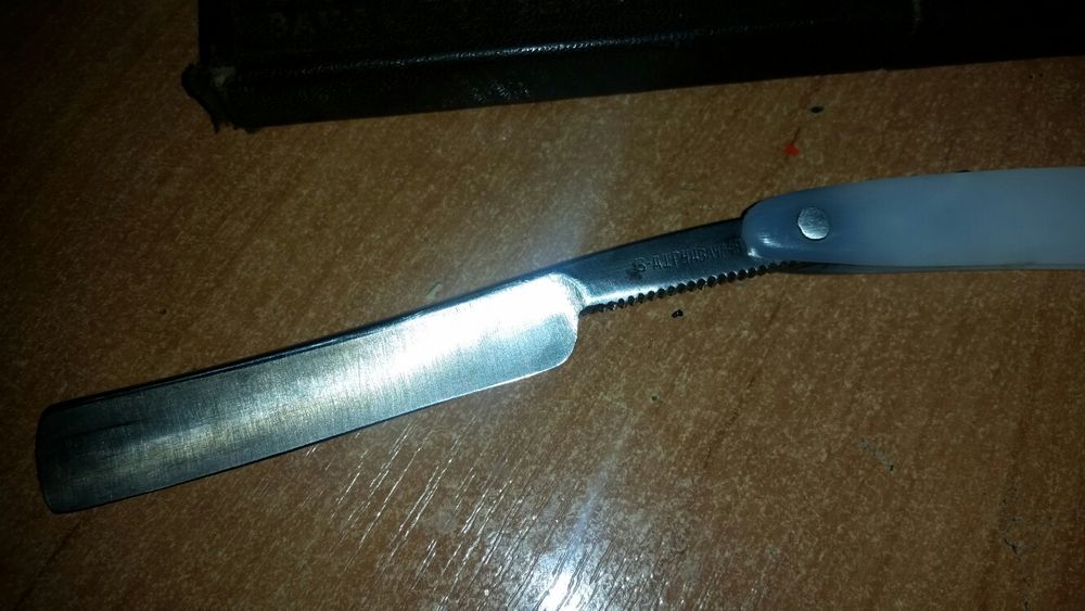 Лезвие бритва опасное.Труд Вача