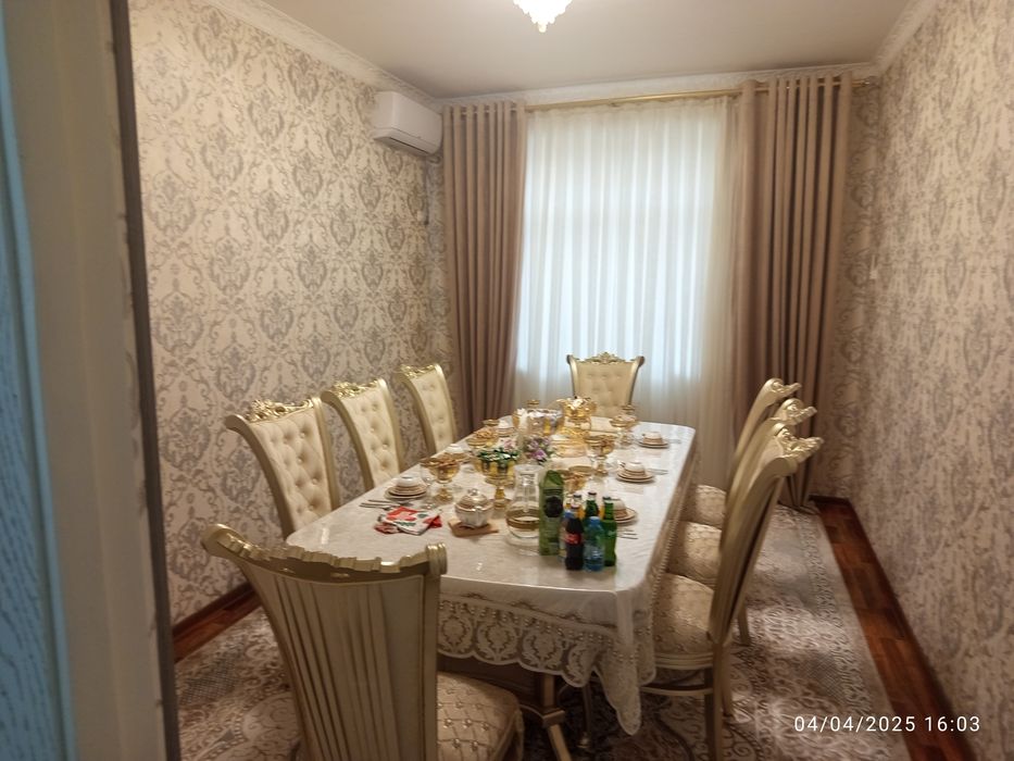 3 xonaliy dom sotiladi.