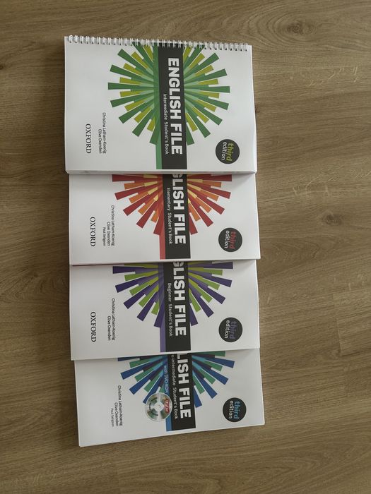 Ағылшын курстарына кітаптар бар