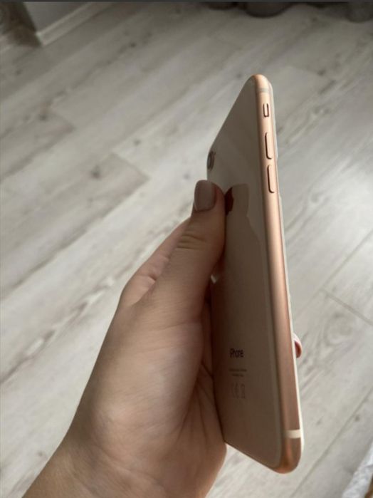 Продам iphone 8 Gold 64gb