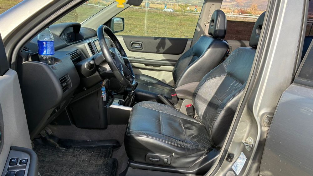Vând Nissan x trail