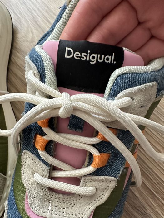 Сникърси Desigual