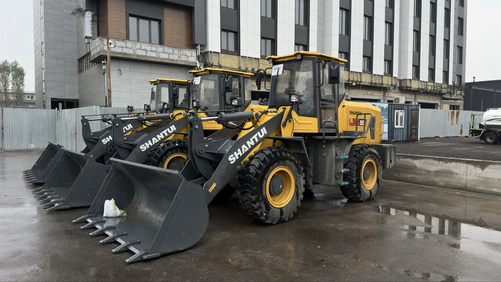 Фронтальный погрузчик SHANTUI 1.8 куб