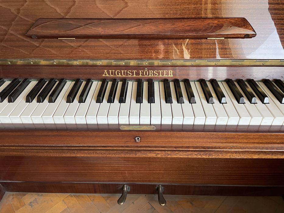 Оригинално немско камерно пиано August Forster