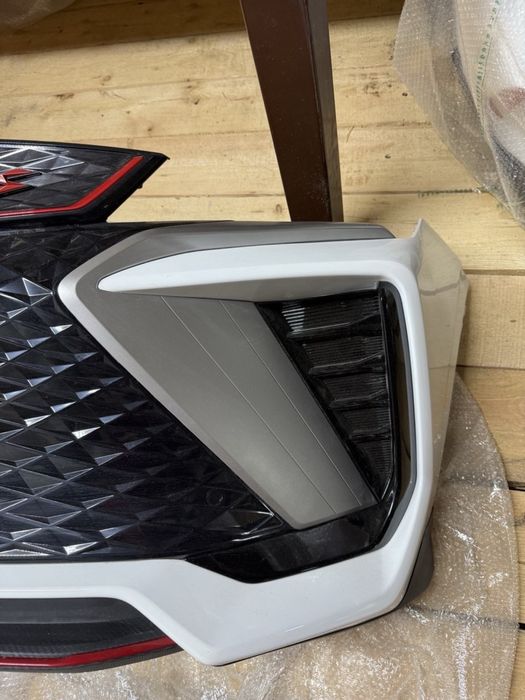Geely Coolray бампер есть