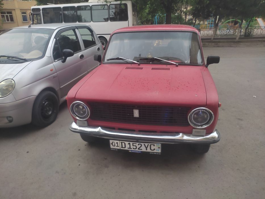 Продам машину Жигули 21011