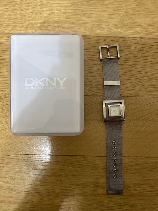 Ceas dama DKNY Donna Karan New York cu bratara metalica in cutie