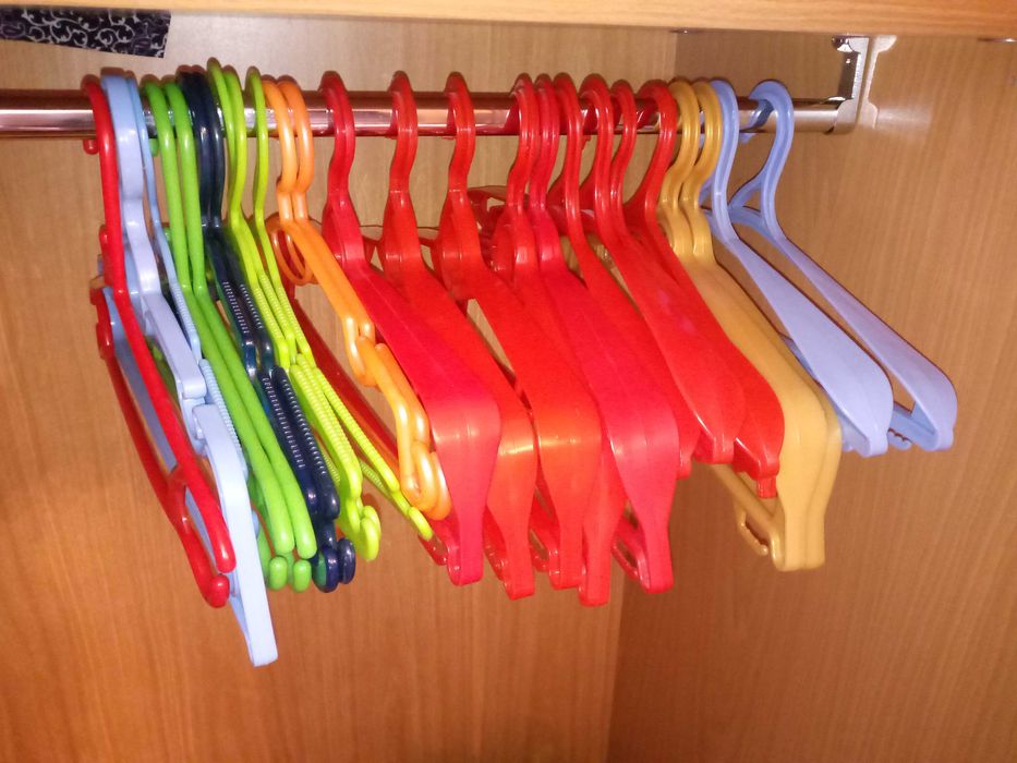 Прочные плечистые вешалки для одежды по 4 тыс 1шт