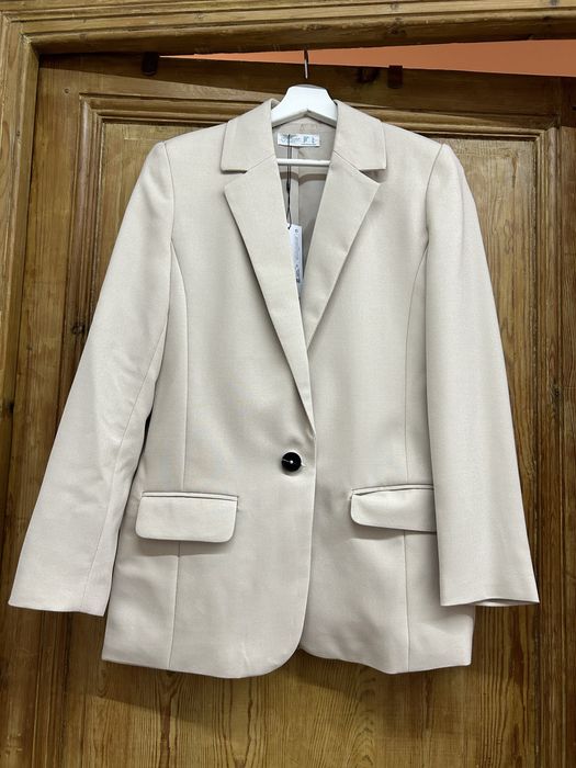 Дамско бежово сако