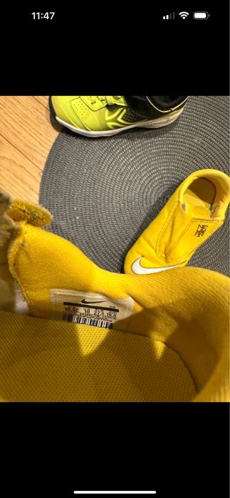 Nike mar 27 cu 2 defecte