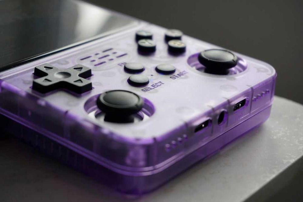 Джобна Конзола с хиляди игри R36S Лилава