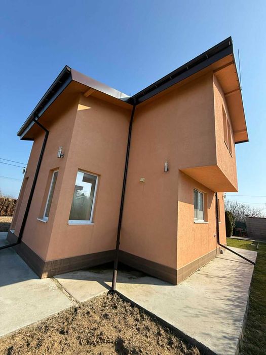 Двуетажна къща в близост до Варна