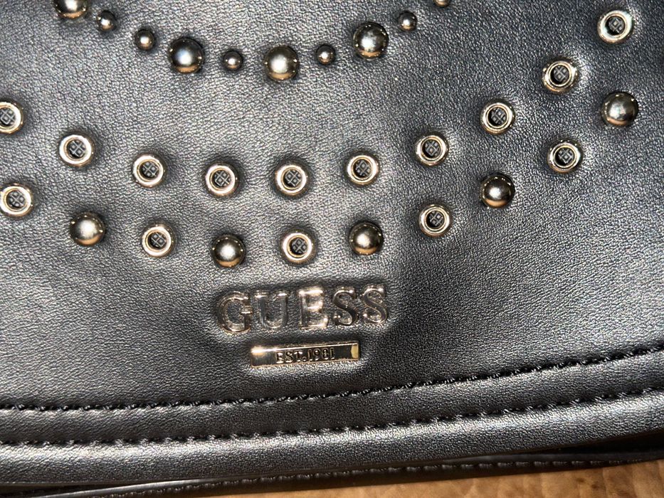 Дамски чанти Guess