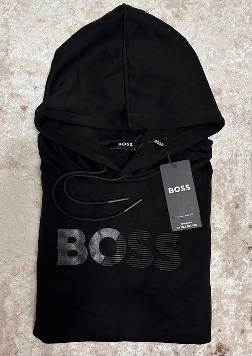 Vând hanorac nou de bărbați Boss