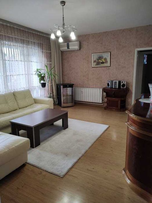 Дава се под наем Четиристаен апартамент в Пловдив, Център - 120 кв.м за 510 € - Снимка #1