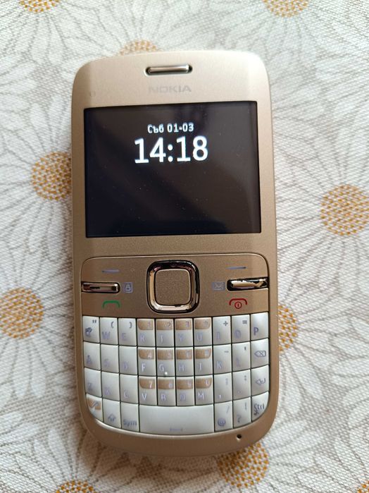 Продавам Nokia C3-00 + две зарядни