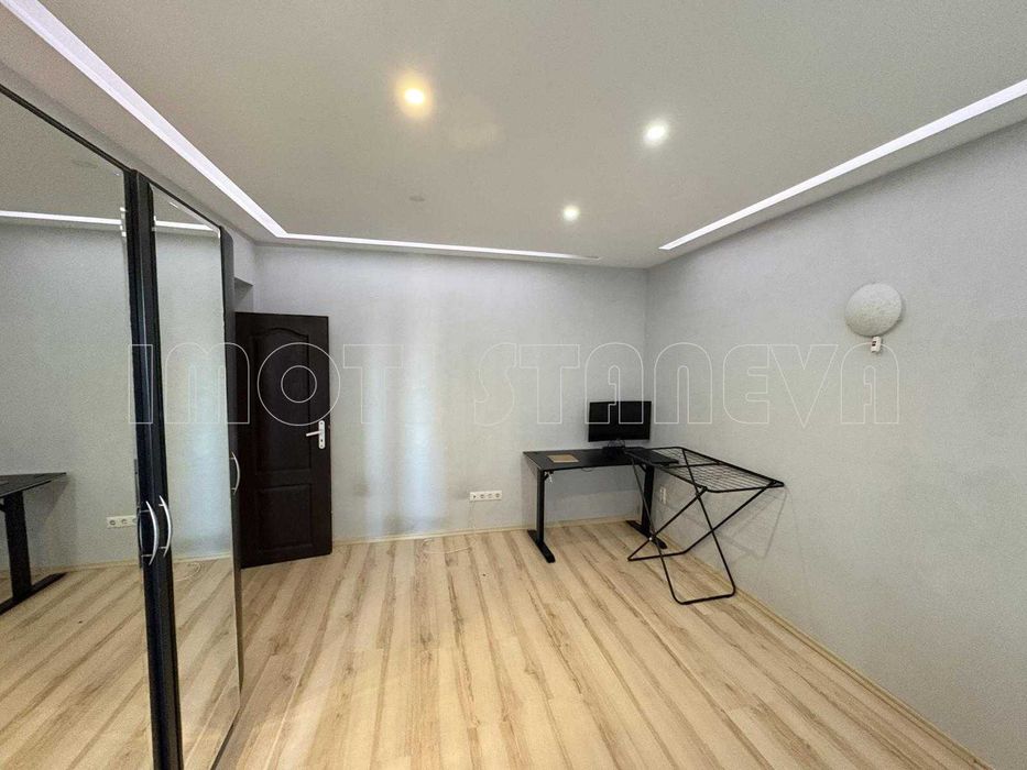 Ремонтиран четиристаен тухлен апартамент в ж.к. „Крум Бъчваров"