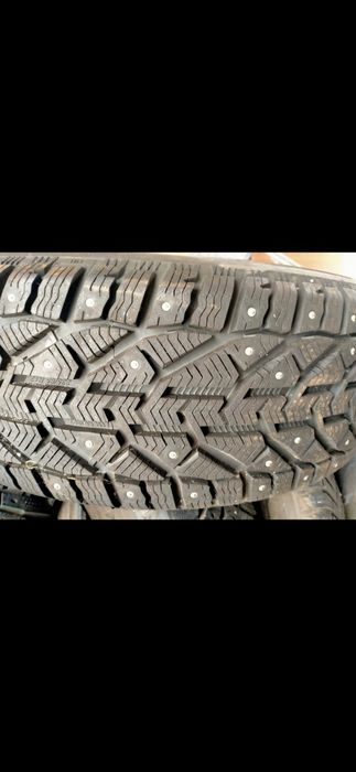 Продам новую шипованную резину