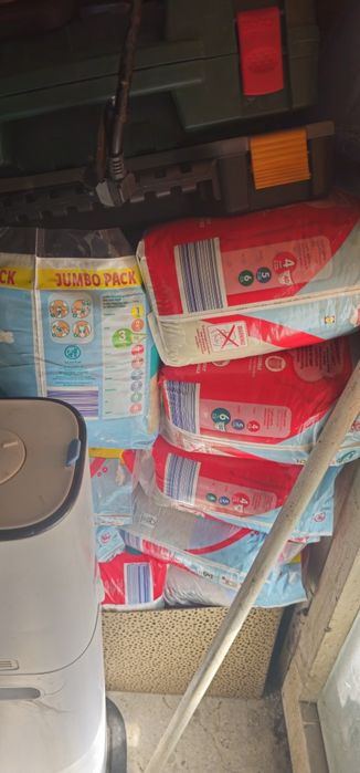 30 бр. пакети памперс пелени — различни марки и размери (Pampers, Lupilu и др.) — нови, запечатани
