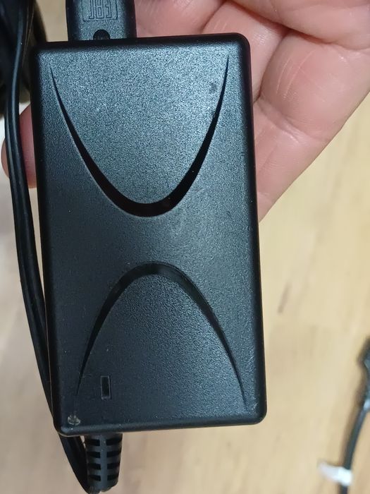 Incarcator alimentator Roland PSB-1U 9v 2A in stare buna

#11