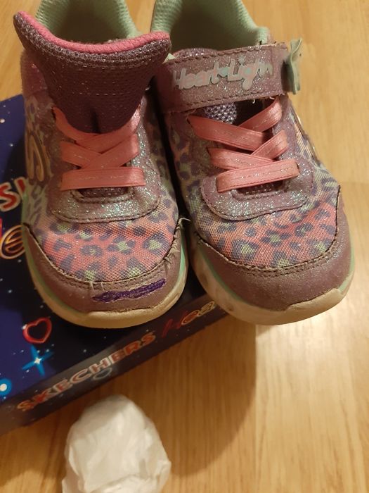 Adidasi Skechers fete marimea 25 fara lumini, folosiți
