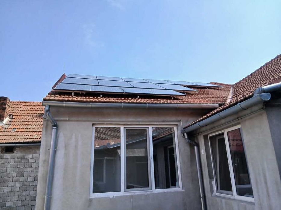 Montez panouri fotovoltaice