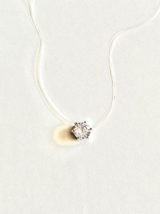 РАЗЛИЧНИ ВИДОВЕ, Нежно колие с безцветна корда и камъче цирконий