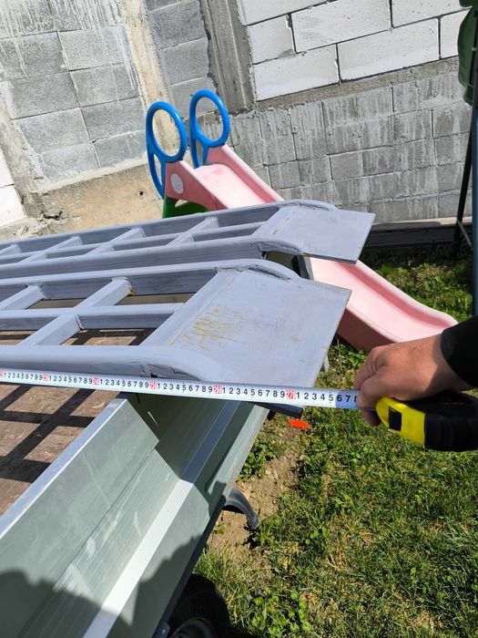 Vând rampi/cale  Greutate 5 tone sau schimb cu,cale de aluminiu 2 tone Pret 2500 Tel 0745177086