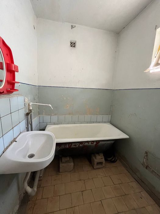 Продам квартиру своя 2х ком можно переделать в 3х