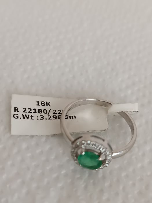 продам золотое ,18к.  белого золота кольцо. для статусной женщины.