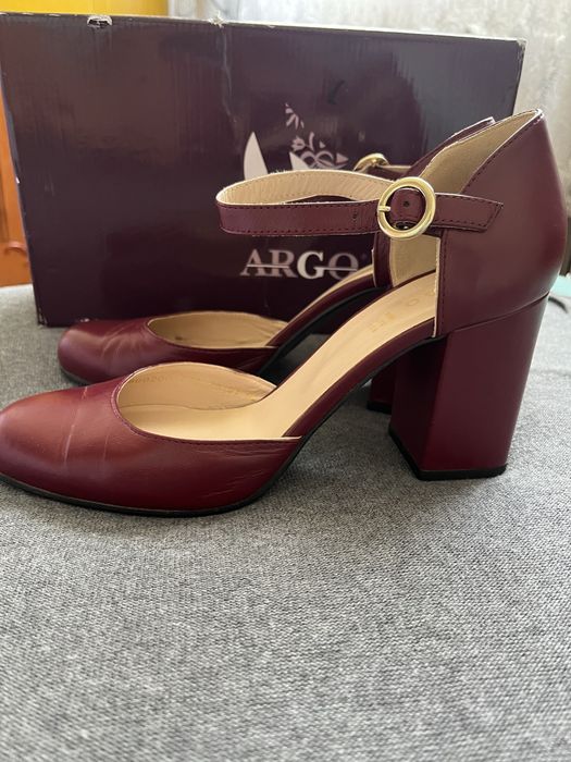 Туфли кожаные на каблуке