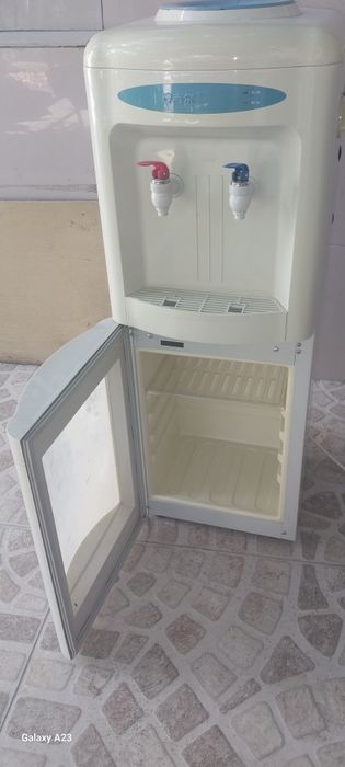 Куллер сув учун сотилади Продаётся куллер для воды.Хамма жойи ишлиди.