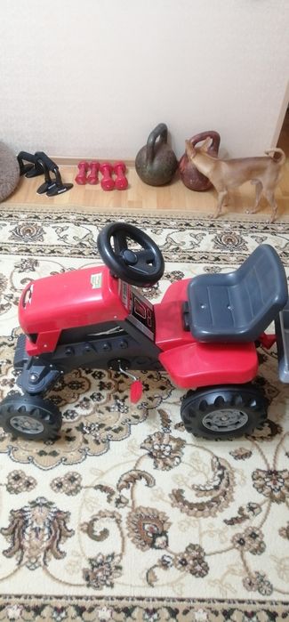 Детский педальный трактор с прицепом