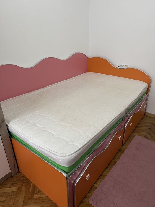Pat cu saltea in stare excelenta